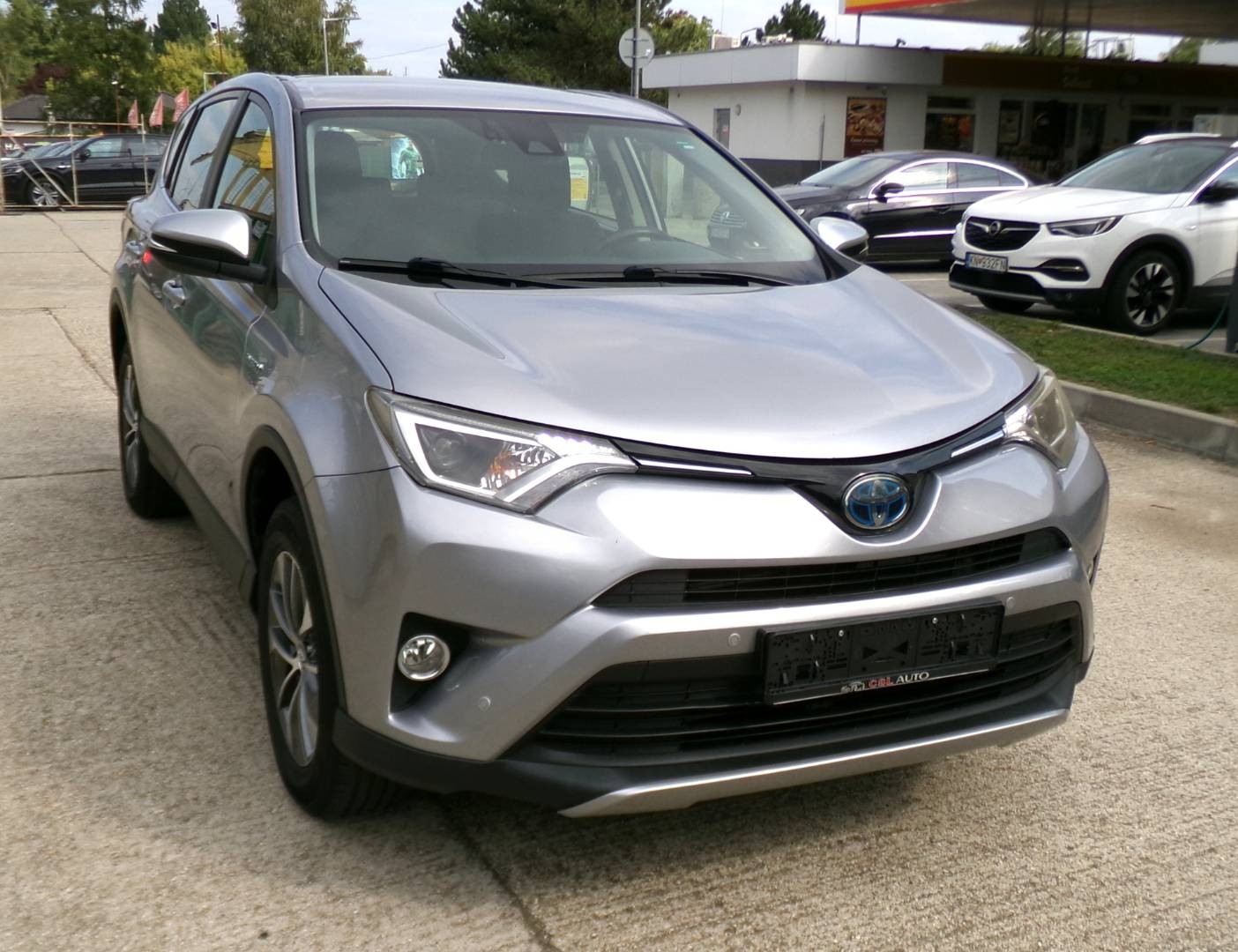 Toyota RAV4 2.5 Hybrid AWD e-four,197 PS,automat,kamera,navigácia,LED
