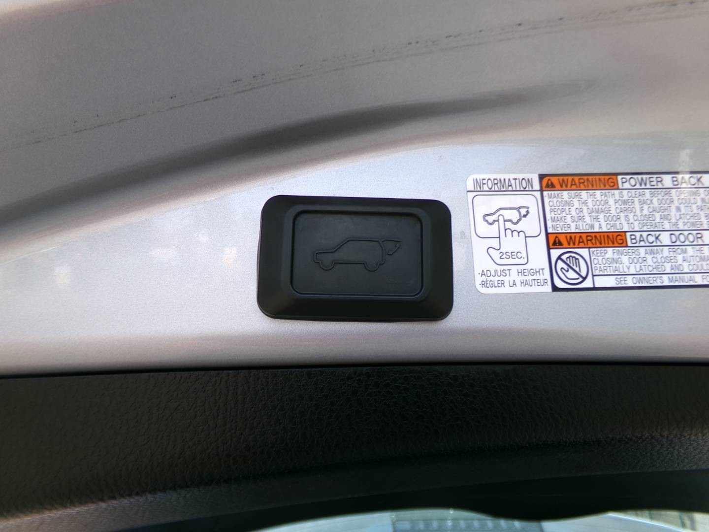 Toyota RAV4 2.5 Hybrid AWD e-four,197 PS,automat,kamera,navigácia,LED