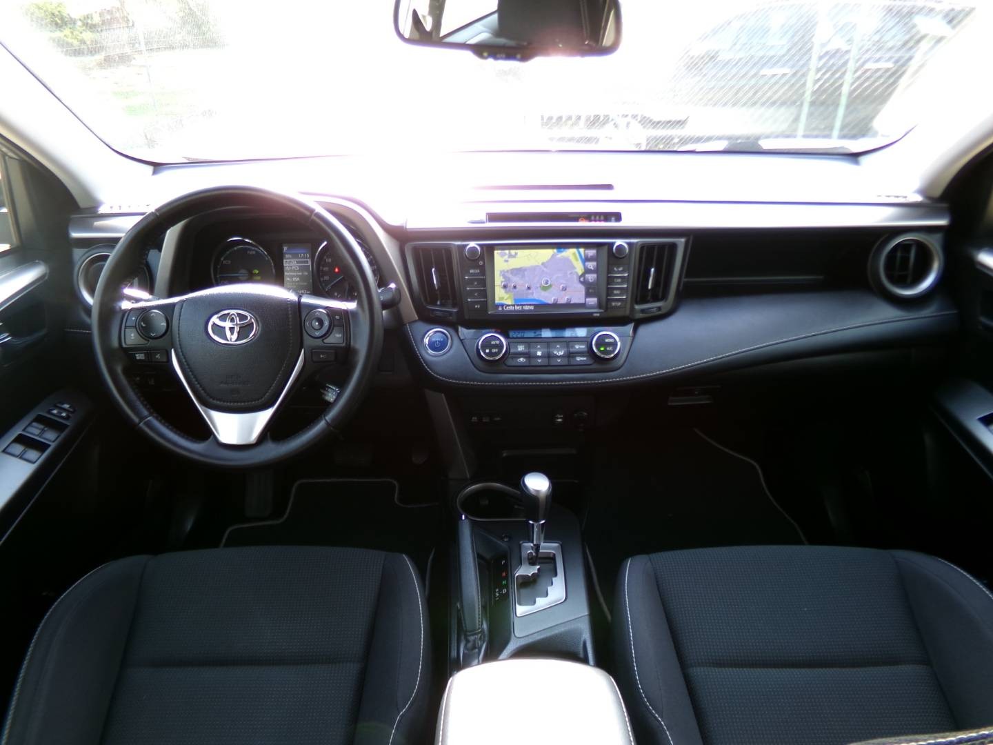 Toyota RAV4 2.5 Hybrid AWD e-four,197 PS,automat,kamera,navigácia,LED