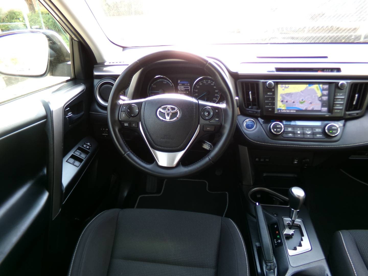 Toyota RAV4 2.5 Hybrid AWD e-four,197 PS,automat,kamera,navigácia,LED