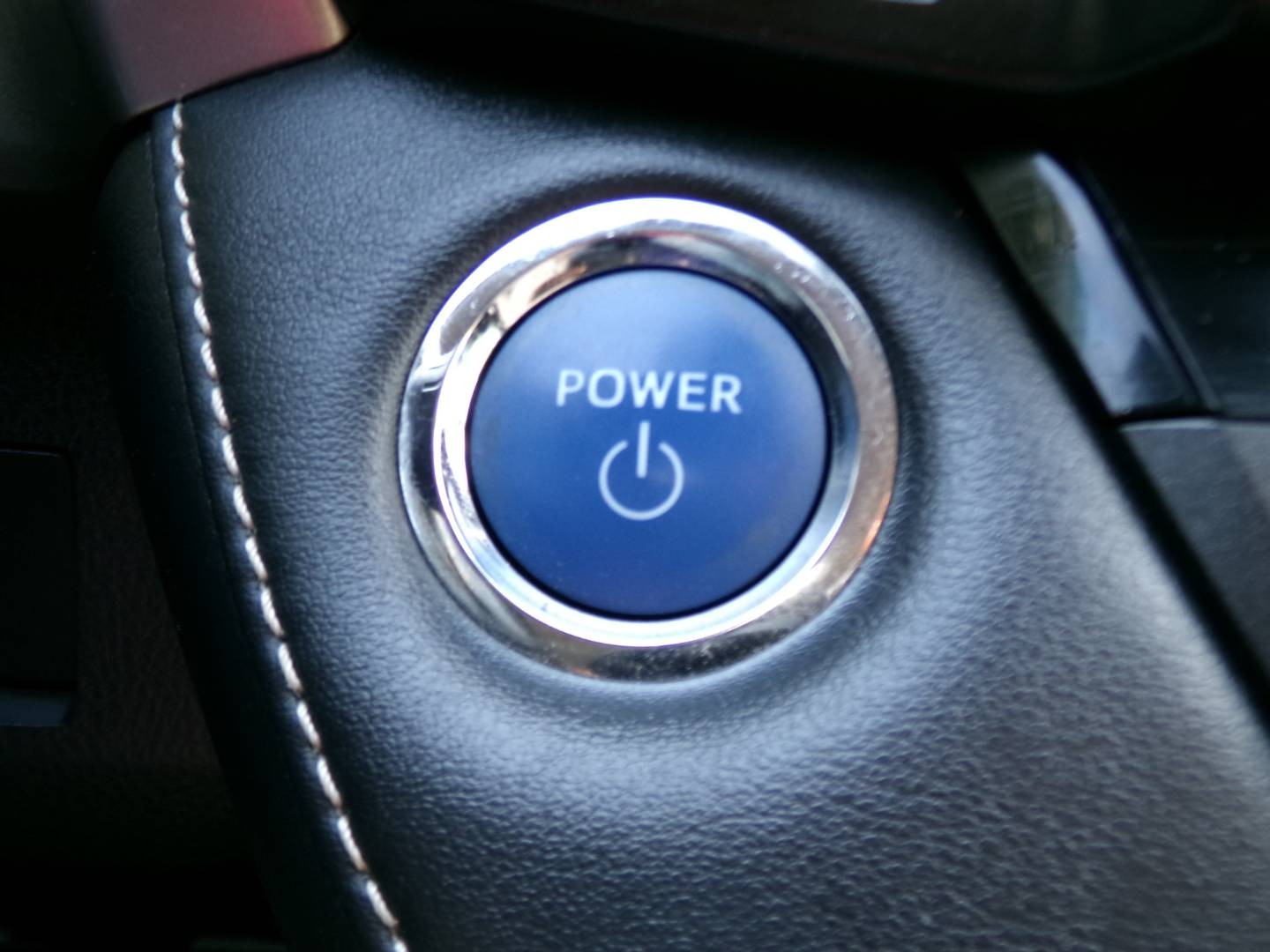 Toyota RAV4 2.5 Hybrid AWD e-four,197 PS,automat,kamera,navigácia,LED