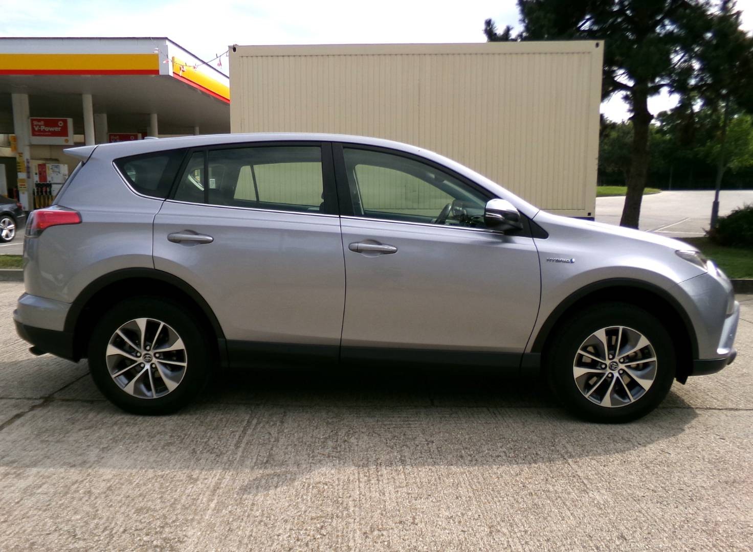 Toyota RAV4 2.5 Hybrid AWD e-four,197 PS,automat,kamera,navigácia,LED