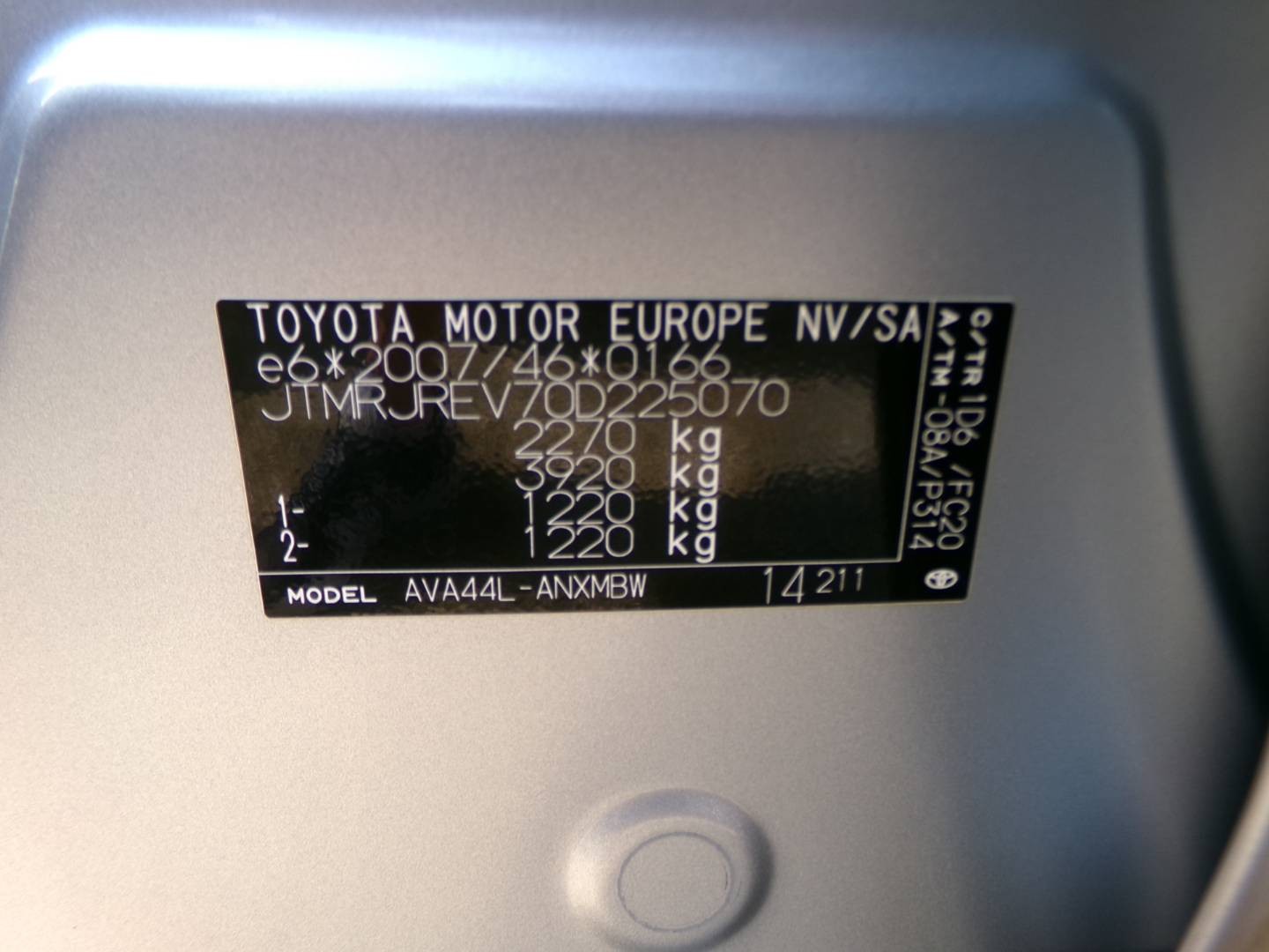 Toyota RAV4 2.5 Hybrid AWD e-four,197 PS,automat,kamera,navigácia,LED