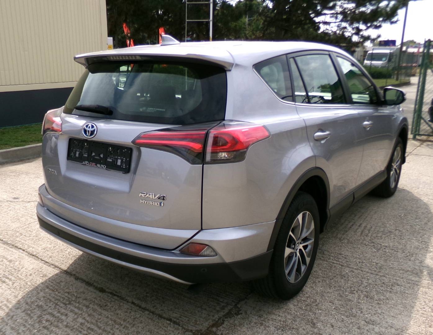 Toyota RAV4 2.5 Hybrid AWD e-four,197 PS,automat,kamera,navigácia,LED