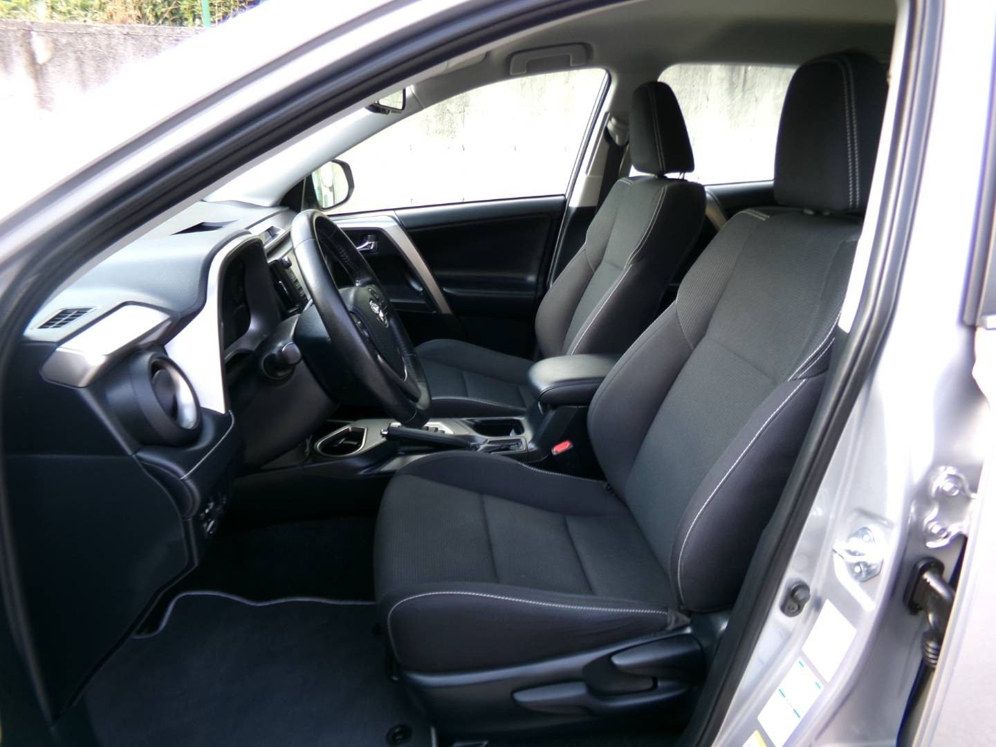 Toyota RAV4 2.5 Hybrid AWD e-four,197 PS,automat,kamera,navigácia,LED