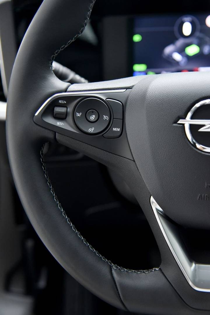 Opel Mokka-e A/T, LED, Kamera, Tempomat, Tep.čerpadlo, Vyhr. volant+sedadla