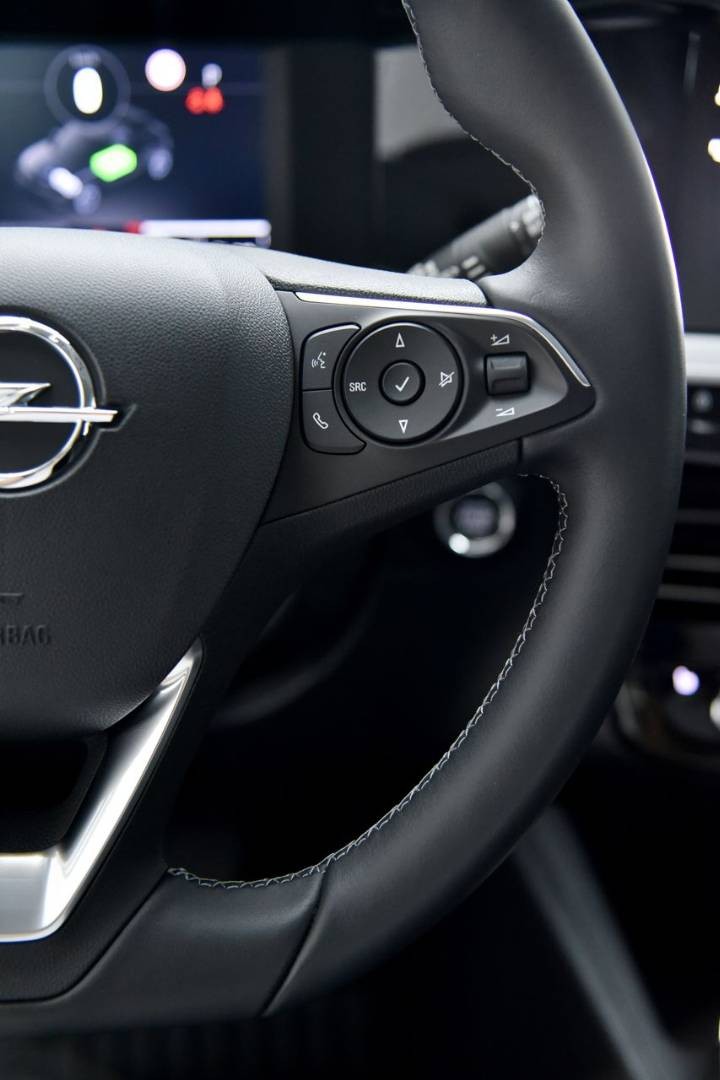 Opel Mokka-e A/T, LED, Kamera, Tempomat, Tep.čerpadlo, Vyhr. volant+sedadla