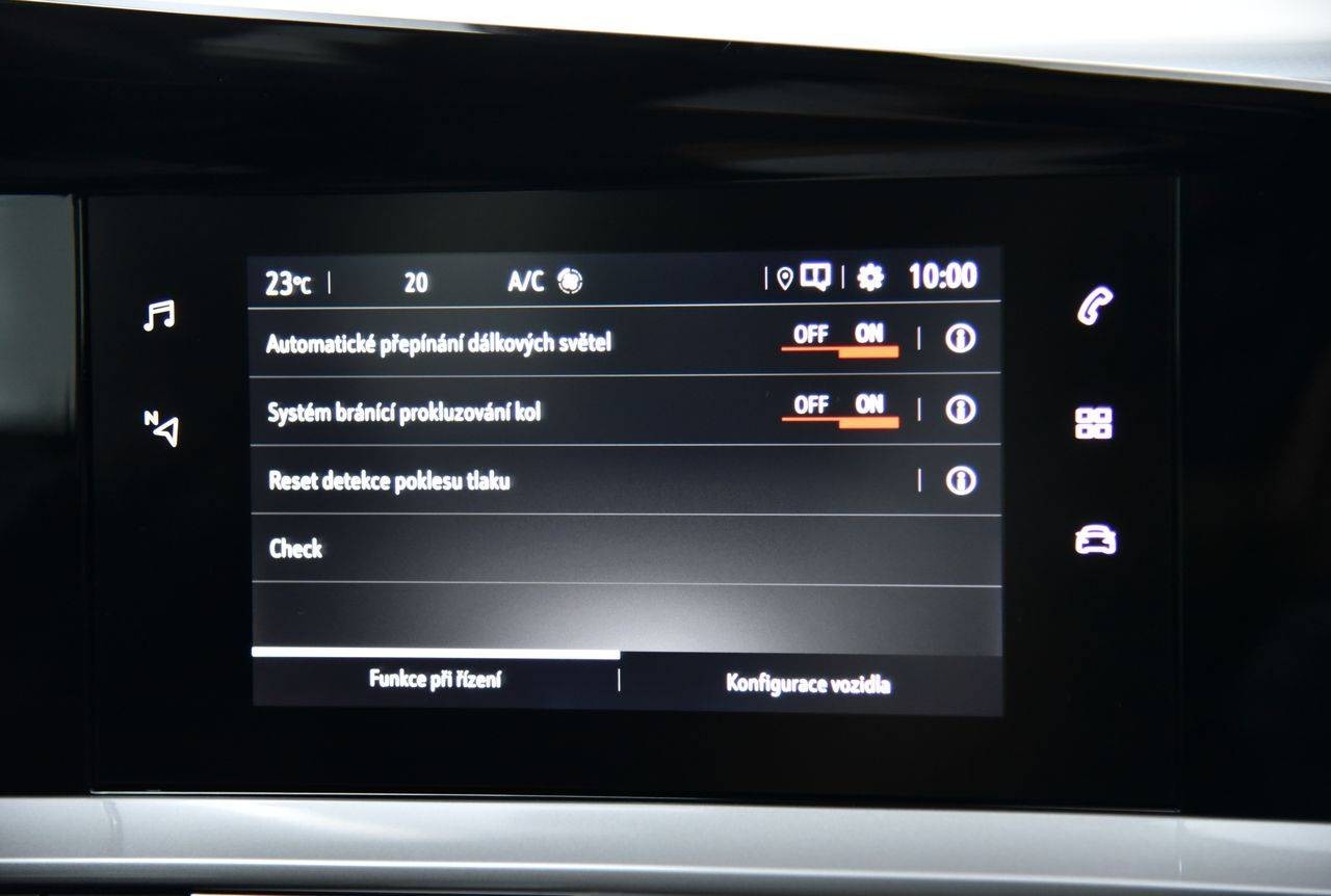 Opel Mokka-e A/T, LED, Kamera, Tempomat, Tep.čerpadlo, Vyhr. volant+sedadla