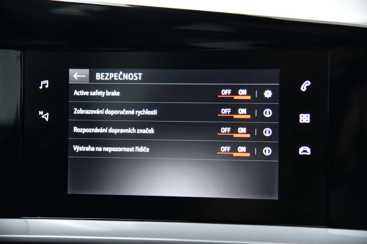 Opel Mokka-e A/T, LED, Kamera, Tempomat, Tep.čerpadlo, Vyhr. volant+sedadla