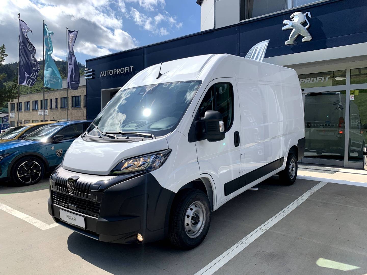 Peugeot Boxer Furgon 335 L2H2 2.2 BlueHDi 103 kW / 140 k MT6