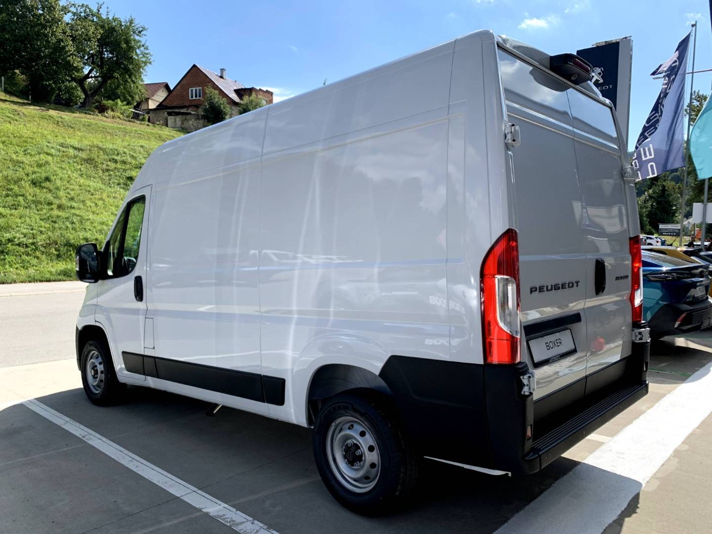 Peugeot Boxer Furgon 335 L2H2 2.2 BlueHDi 103 kW / 140 k MT6