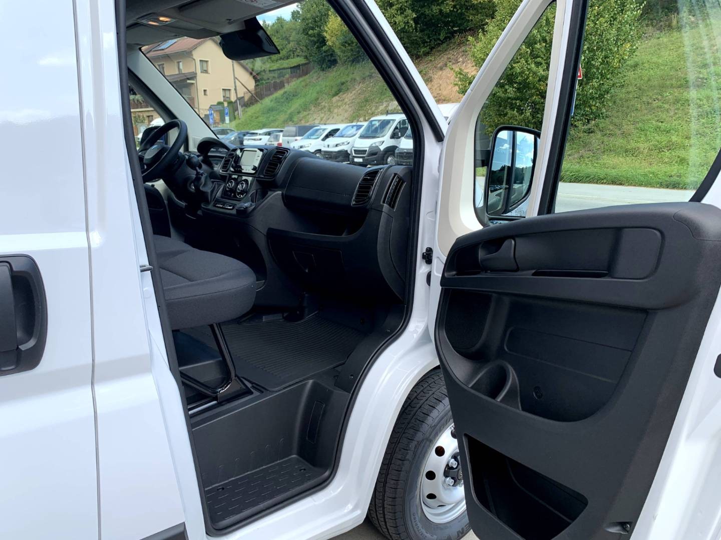 Peugeot Boxer Furgon 335 L2H2 2.2 BlueHDi 103 kW / 140 k MT6