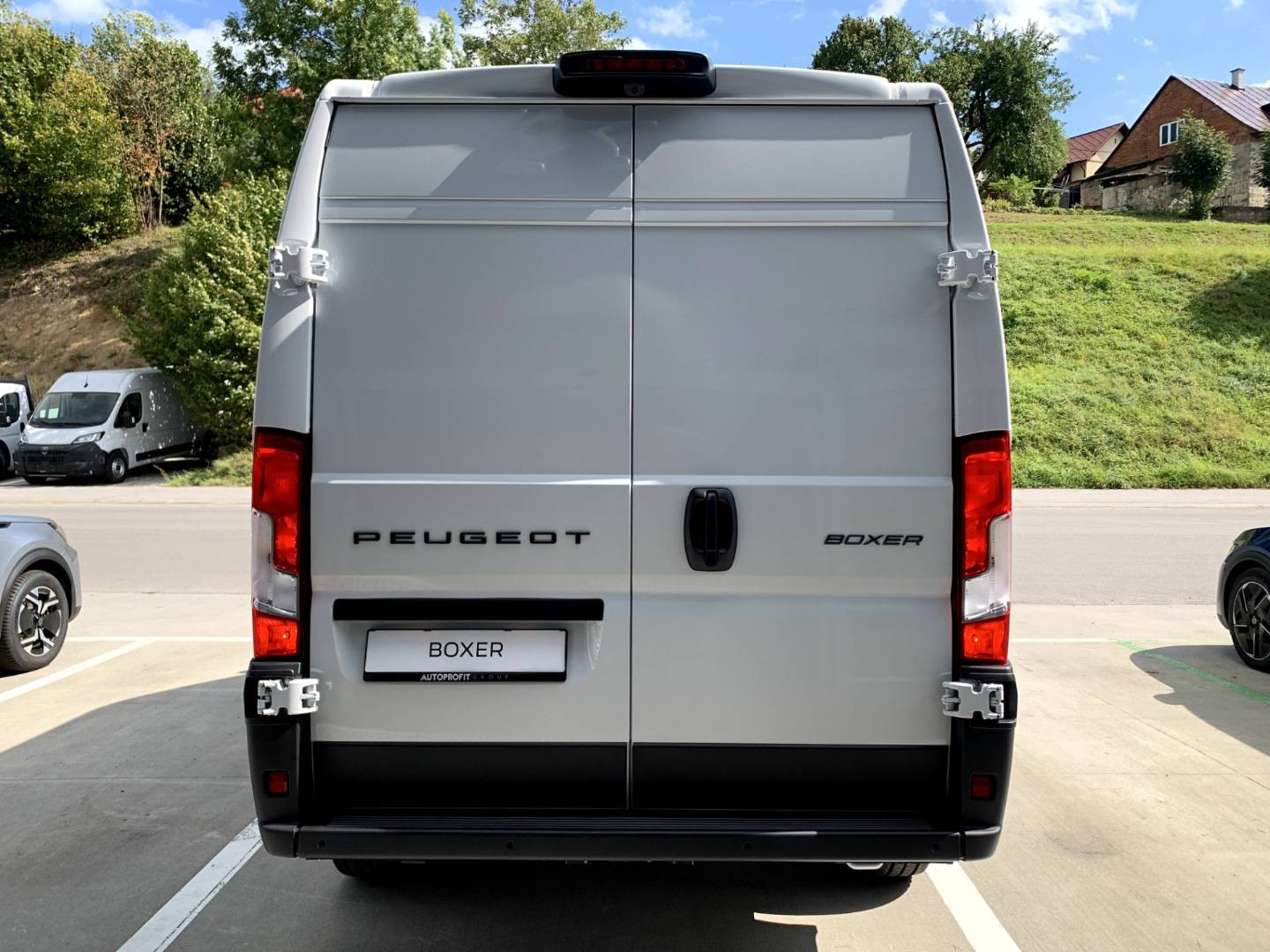 Peugeot Boxer Furgon 335 L2H2 2.2 BlueHDi 103 kW / 140 k MT6