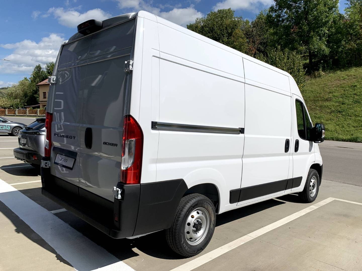 Peugeot Boxer Furgon 335 L2H2 2.2 BlueHDi 103 kW / 140 k MT6