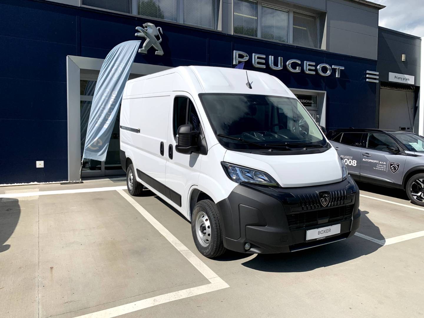 Peugeot Boxer Furgon 335 L2H2 2.2 BlueHDi 103 kW / 140 k MT6