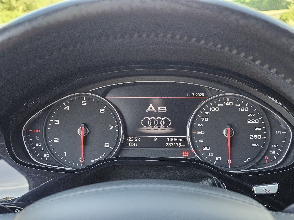 Audi A8 Limuzína 273kw Automat
