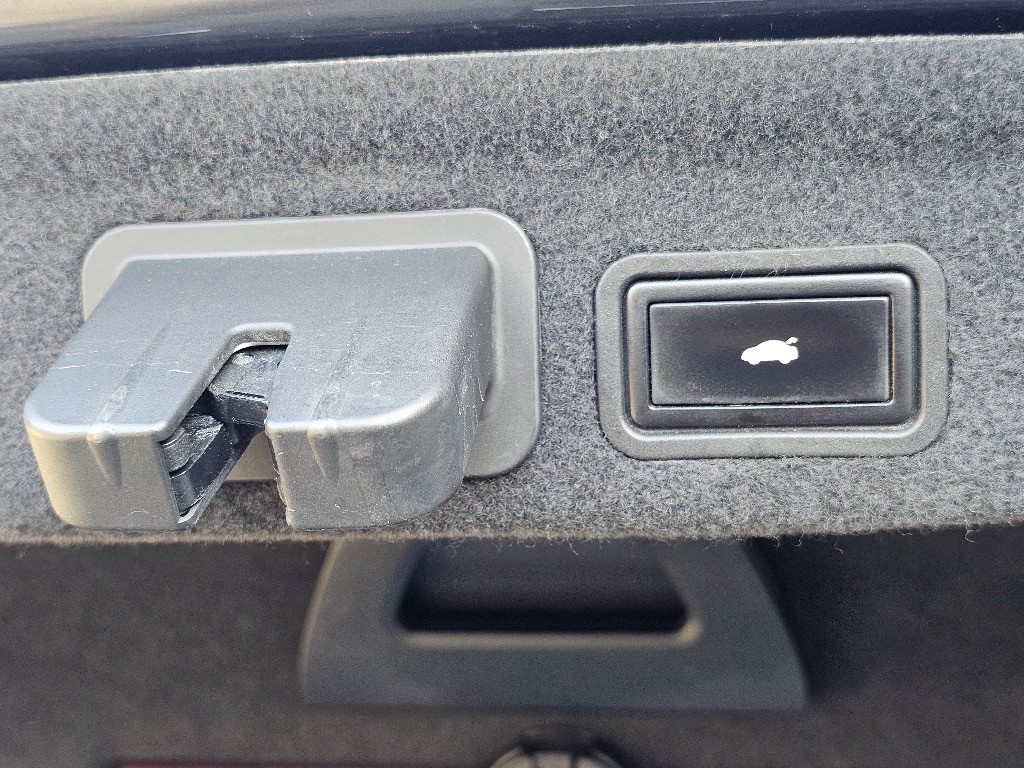 Audi A8 Limuzína 273kw Automat