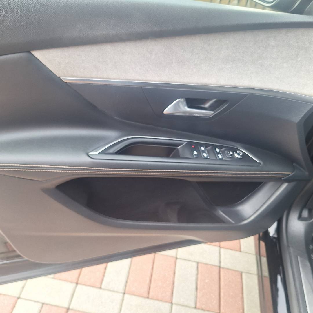 Peugeot 3008 1.6 Hybrid 300k GT A/T