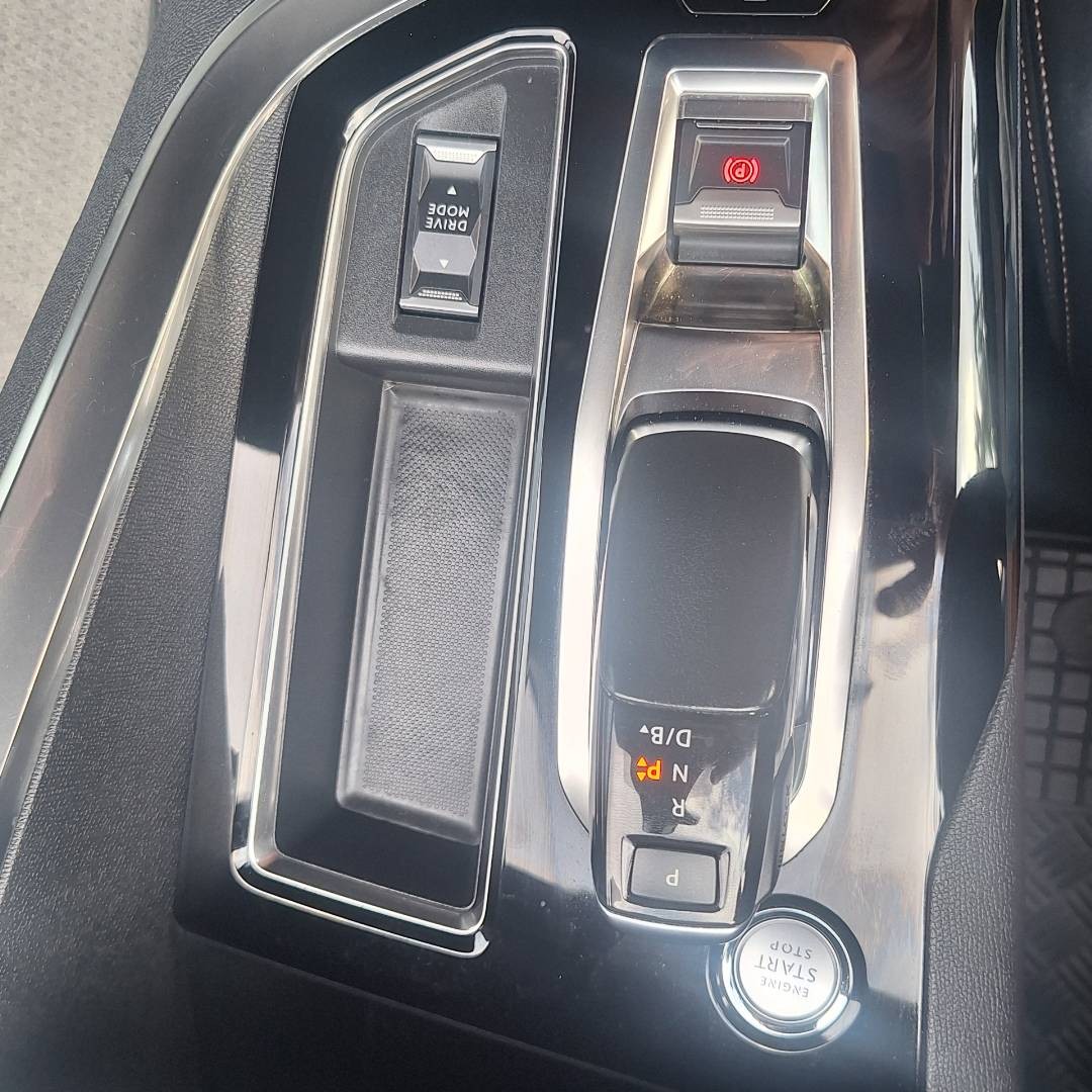 Peugeot 3008 1.6 Hybrid 300k GT A/T