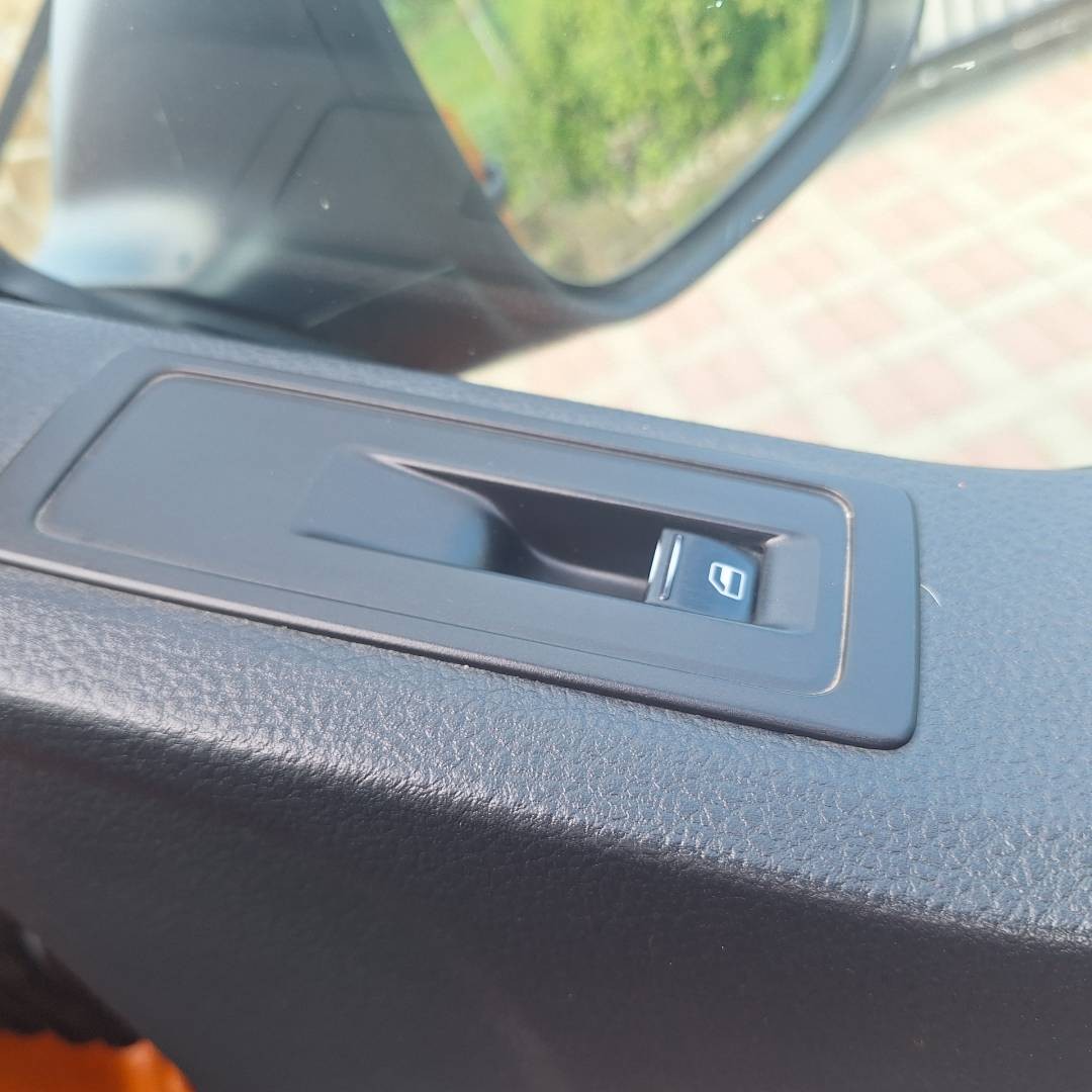 Volkswagen T6 Kombi 2.0 TDI 150k BMT LR 4MOTION 9-Miestné