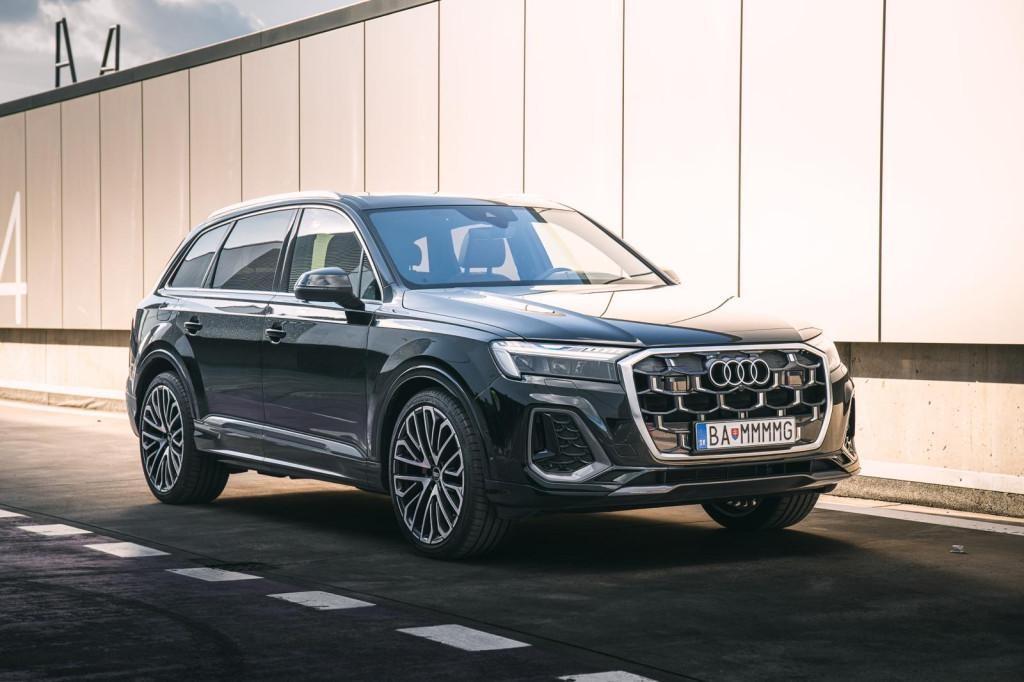 Audi Q7 Krásne AUDI Q7 50 TDI Quattro v TOP konfigurácií v