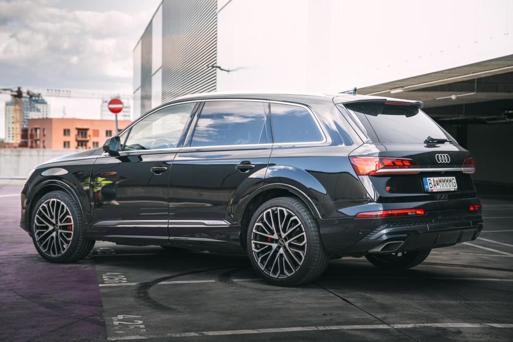 Audi Q7 Krásne AUDI Q7 50 TDI Quattro v TOP konfigurácií v