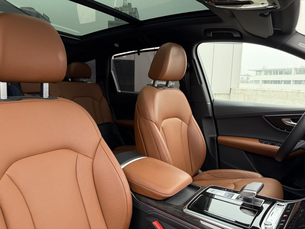Audi Q7 Krásne AUDI Q7 50 TDI Quattro v TOP konfigurácií v