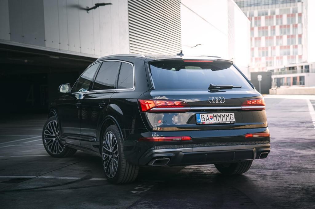 Audi Q7 Krásne AUDI Q7 50 TDI Quattro v TOP konfigurácií v