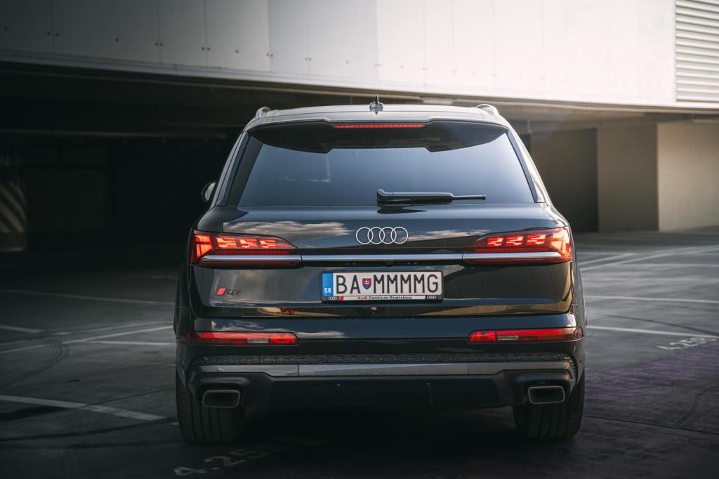 Audi Q7 Krásne AUDI Q7 50 TDI Quattro v TOP konfigurácií v
