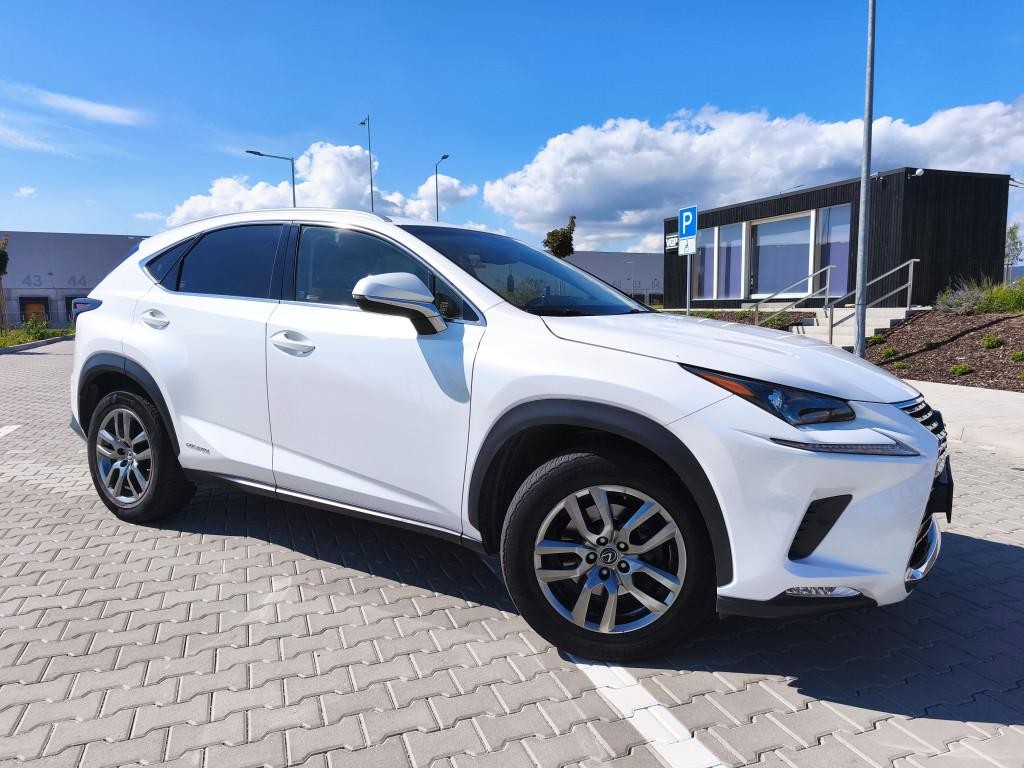 Lexus NX 300h Business Edition E-CVT E-Four