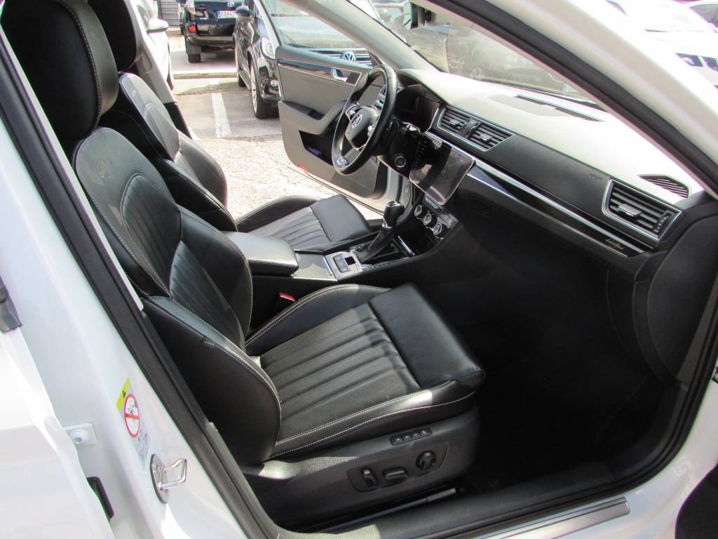 Škoda Superb Combi 1.4 TSI, 160 kW - Laurin & Klement - BENZíN / ELEKTINA