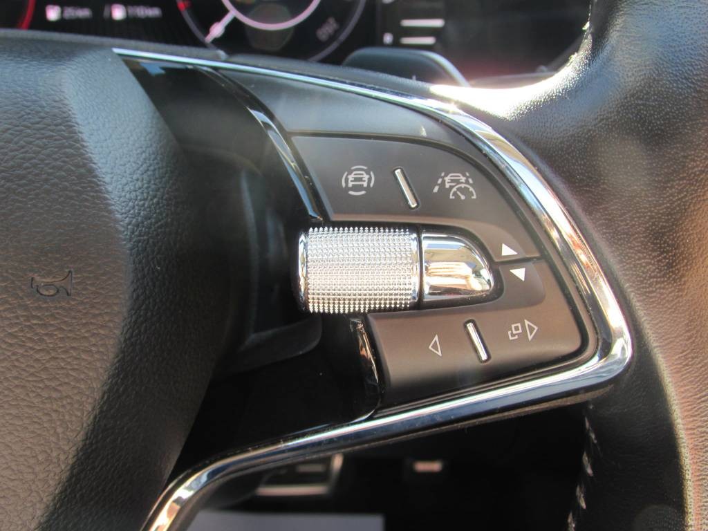 Škoda Superb Combi 1.4 TSI, 160 kW - Laurin & Klement - BENZíN / ELEKTINA