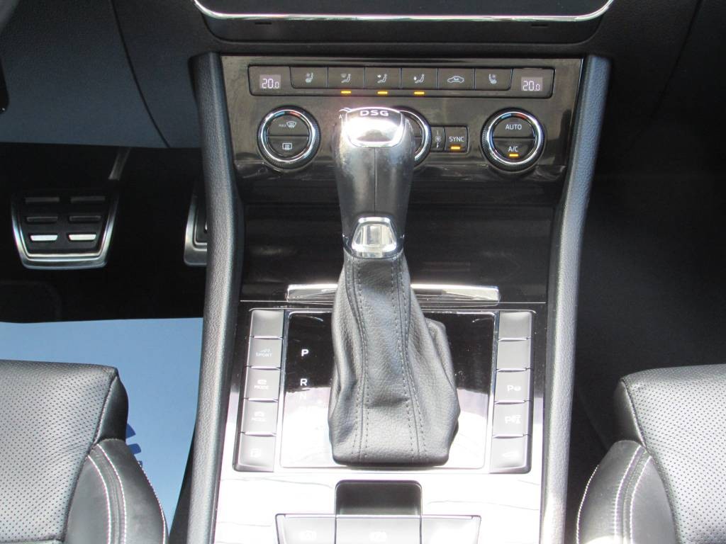 Škoda Superb Combi 1.4 TSI, 160 kW - Laurin & Klement - BENZíN / ELEKTINA