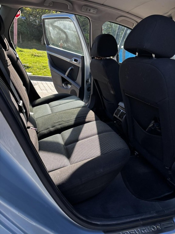 Peugeot 407 SW 2.0 HDi Confort Pack A/T