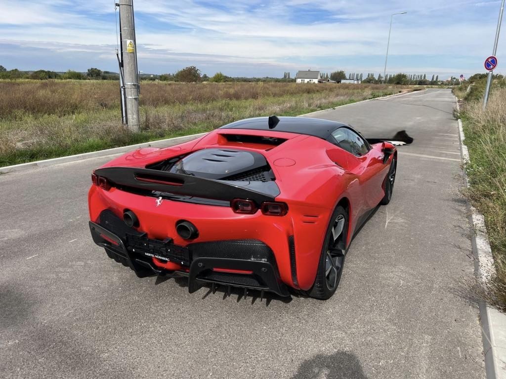 Ferrari SF90 Stradale ASSETTO FIORANO