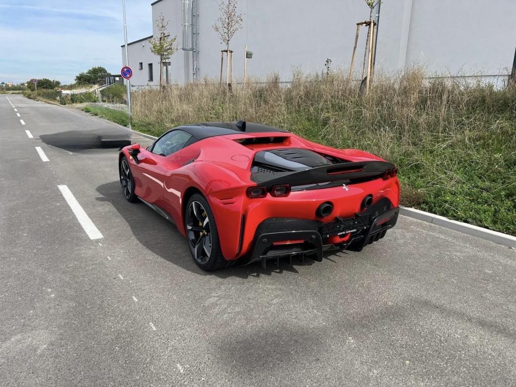 Ferrari SF90 Stradale ASSETTO FIORANO