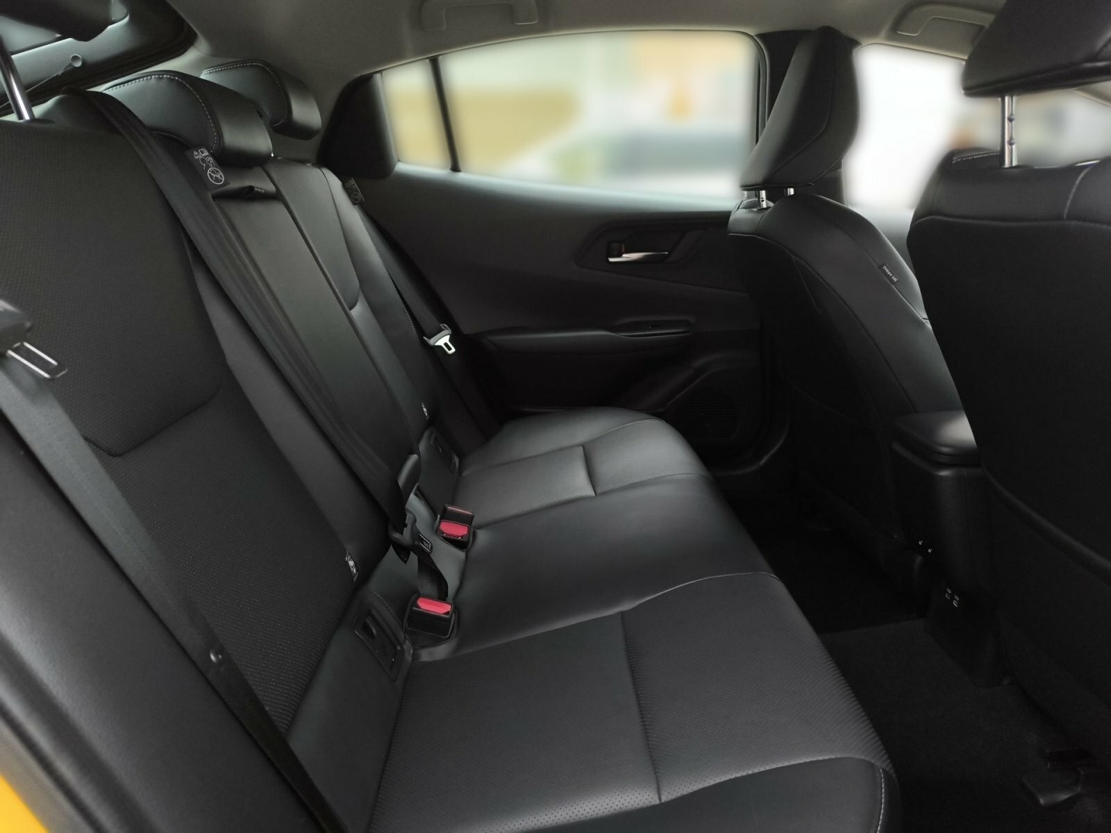 Osobné a úžitkové autá Toyota Prestige 2.0 Plug-in Hybrid (223 k) 2x4