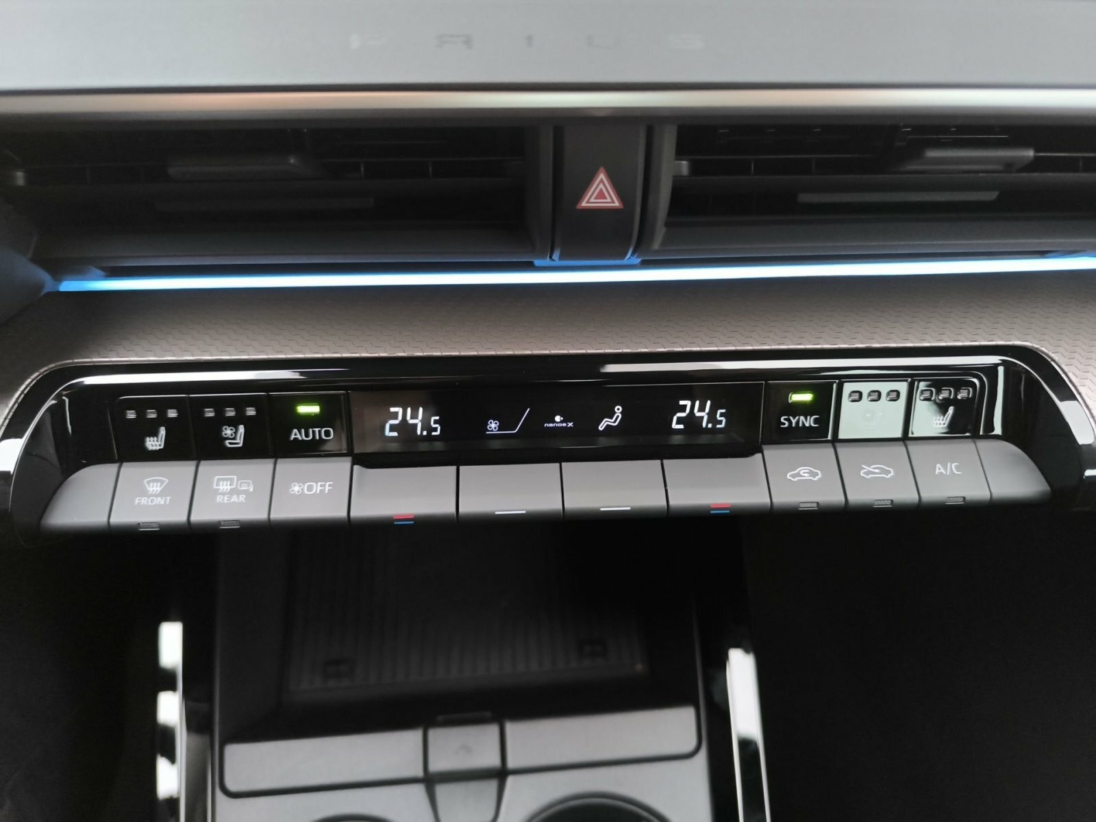Osobné a úžitkové autá Toyota Prestige 2.0 Plug-in Hybrid (223 k) 2x4