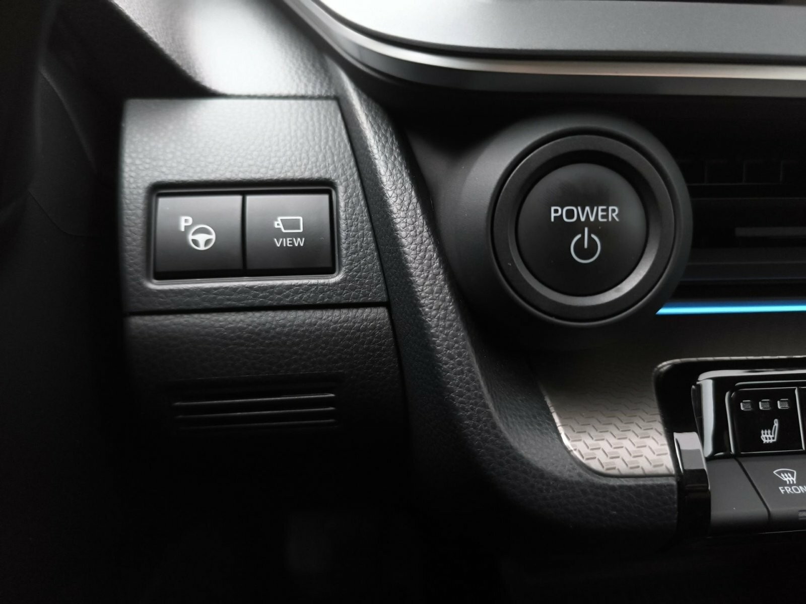 Osobné a úžitkové autá Toyota Prestige 2.0 Plug-in Hybrid (223 k) 2x4