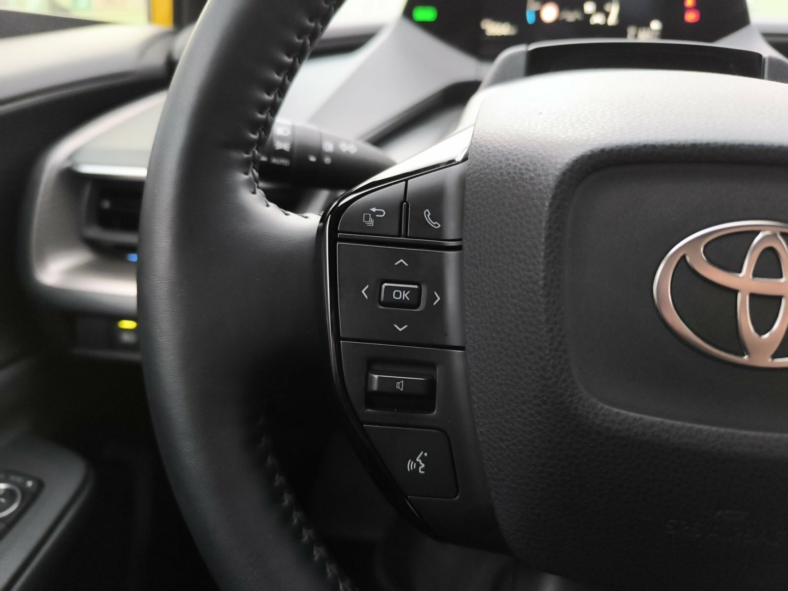 Osobné a úžitkové autá Toyota Prestige 2.0 Plug-in Hybrid (223 k) 2x4