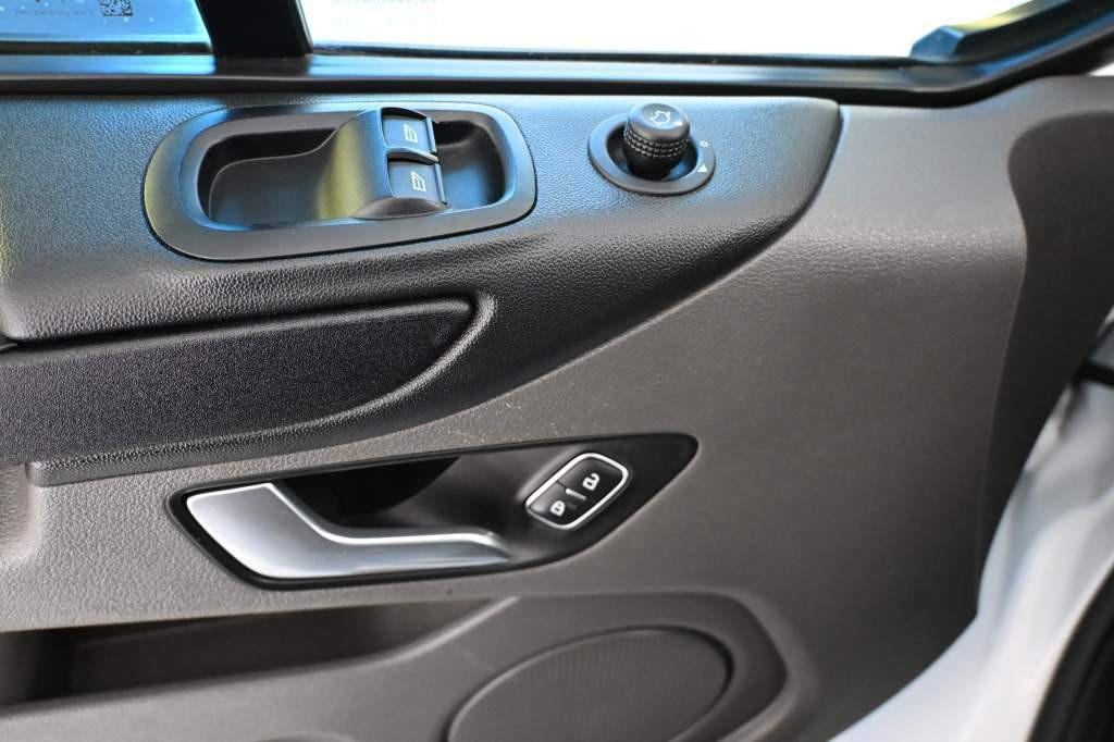 Ford Transit Custom 320 L1H1 Navi Kamera klima tažné 2.0 ECOBLUE TREND
