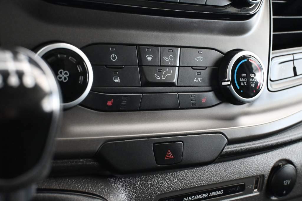 Ford Transit Custom 320 L1H1 Navi Kamera klima tažné 2.0 ECOBLUE TREND
