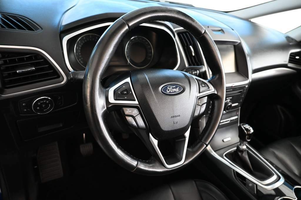 Ford S-MAX ACC SONY Tažné 2.0 TDCi TITANIUM