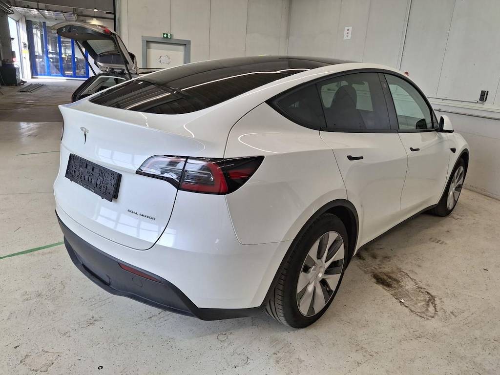 Tesla Model Y 75kWh Long Range AWD