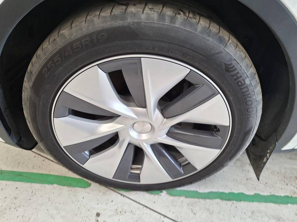Tesla Model Y 75kWh Long Range AWD