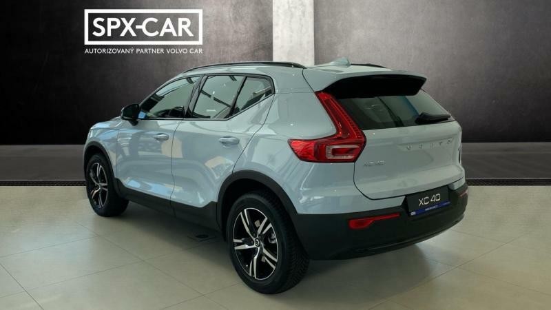 Volvo XC40 CORE, B3 FWD, 120+10 kW / 163+