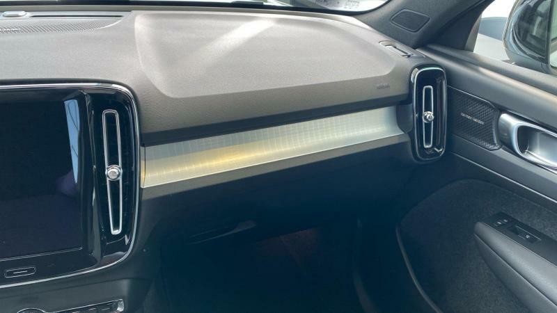 Volvo XC40 CORE, B3 FWD, 120+10 kW / 163+