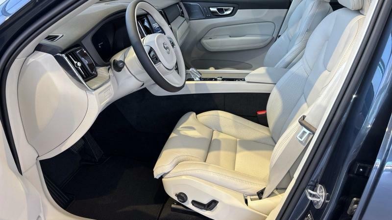 Volvo XC60 PLUS BLACK EDITION, T6 AWD, 18