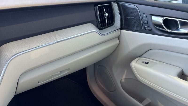 Volvo XC60 PLUS BLACK EDITION, T6 AWD, 18