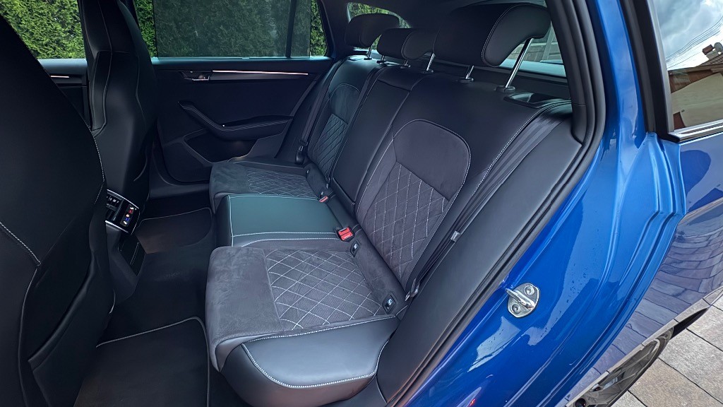 Škoda Superb Combi 2.0 TDI SCR Sportline 4x4 DSG